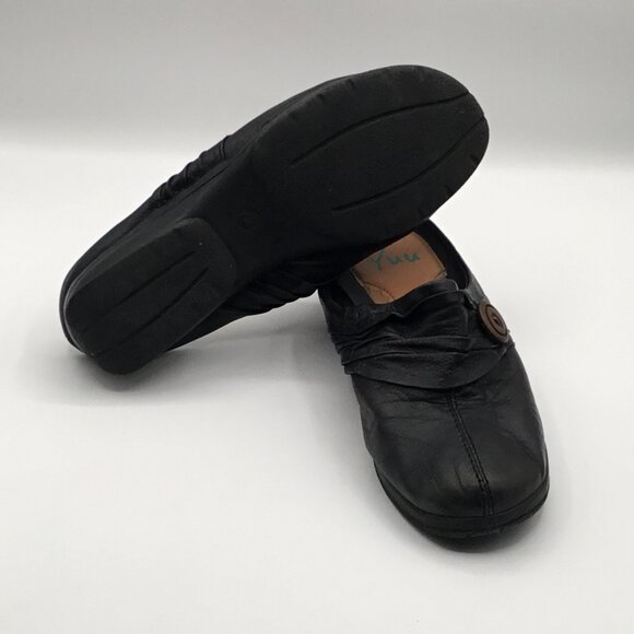 Yuu Black Mule w/ Button on side - Picture 4 of 6